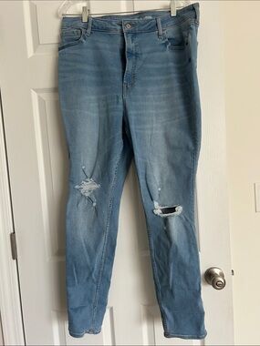 Old Navy Light Blue Distressed Skinny Jeans
